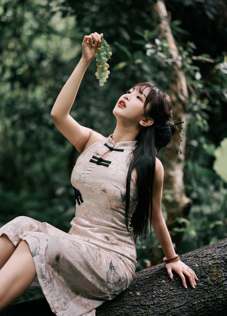 图片[7]-🌲📸 森林里的旗袍韵味 🌺✨-摄之社