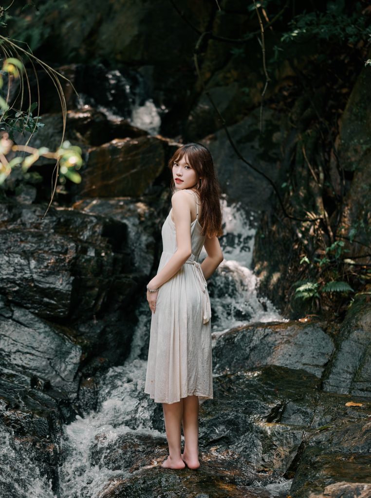 图片[3]-🌲🌿森林小河戏水💦，小桥边漫步在森林📸-摄之社