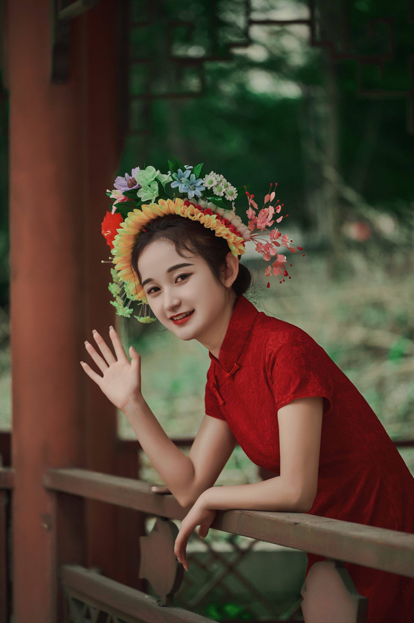 图片[3]-🌹👘 穿上华丽的红旗袍，展现出迷人的风采。🏯带领你走进一个充满韵味和魅力的世界。🌺💕-摄之社