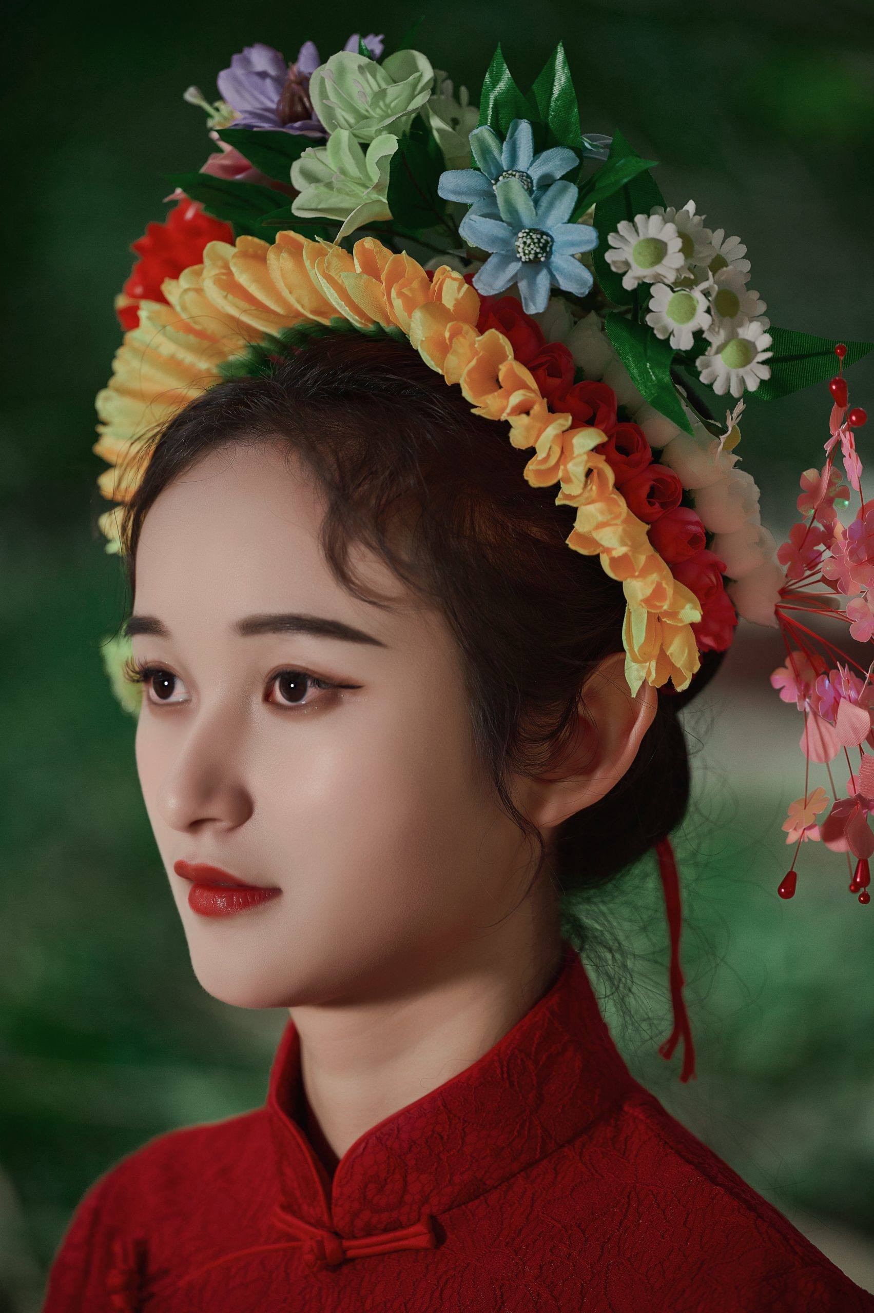 图片[2]-🌹👘 穿上华丽的红旗袍，展现出迷人的风采。🏯带领你走进一个充满韵味和魅力的世界。🌺💕-摄之社