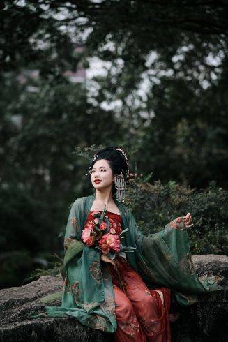 ✨身着汉服的小姐姐，在虎门公园与古韵与春色的完美碰撞！🌸-摄之社